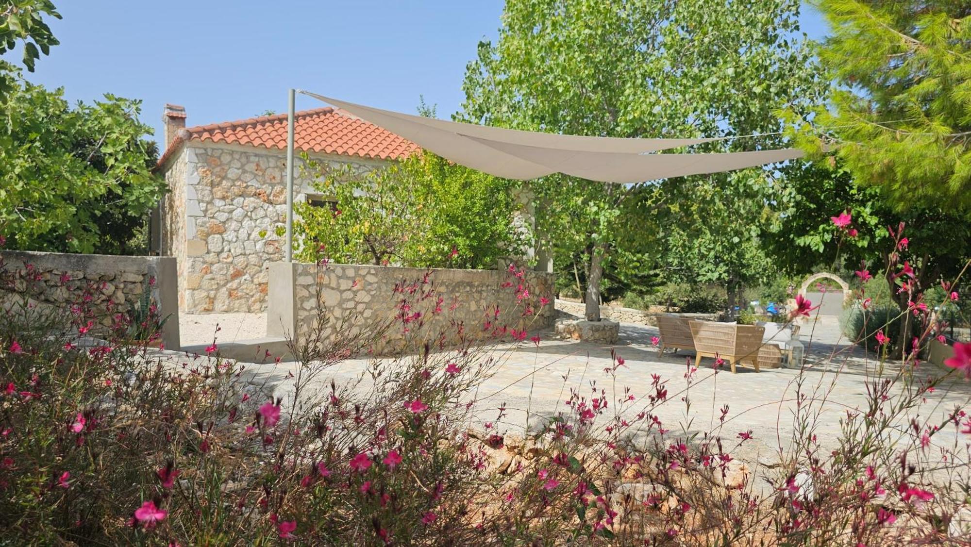 Ploes Luxury Cottages Pesádha 외부 사진